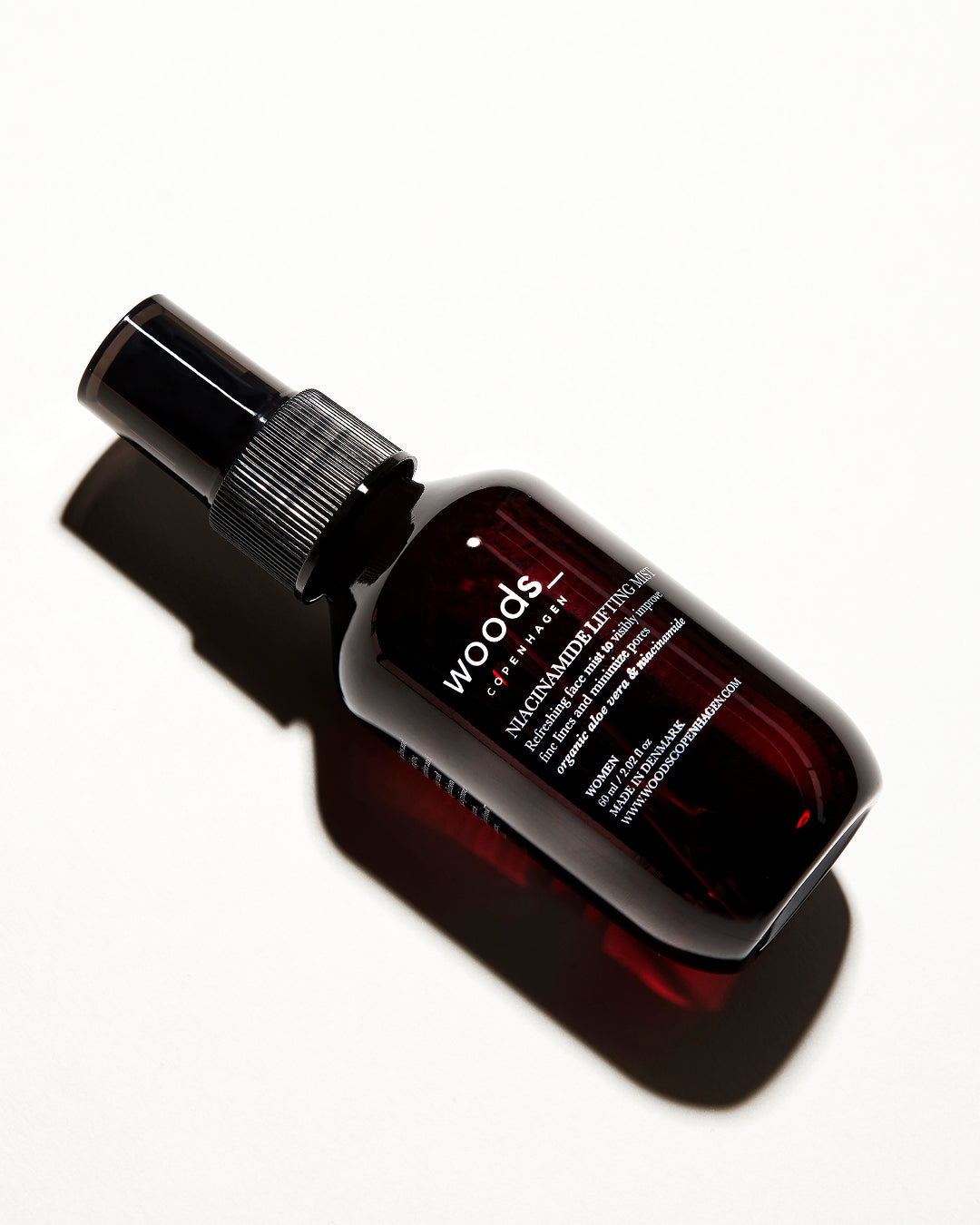 Woods Copenhagen Niacinamide Lifting Mist – mod porer og mørke pletter